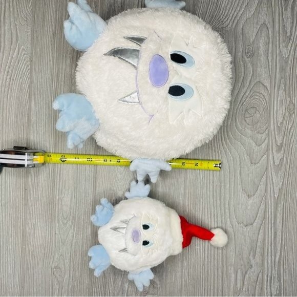 Disney vintage Everest plush yeti one large one small with Santa hat - Picture 3 of 6